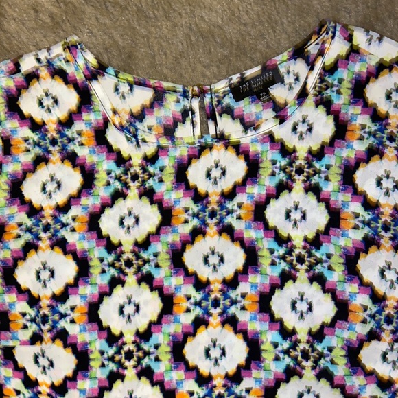 The Limited Geometric Print cap sleeved top- xs - Picture 4 of 7